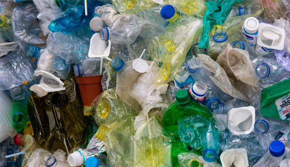 Avanza iniciativa para limitar los productos plásticos