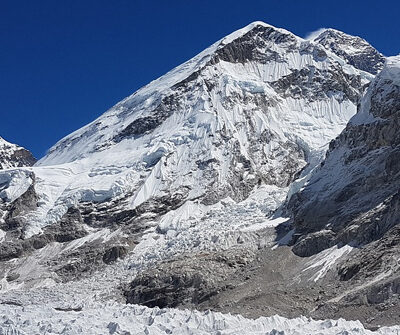 Hallan microplásticos cerca de la cima del Everest