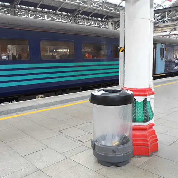 Contenedor transparente de reciclaje C-Thru