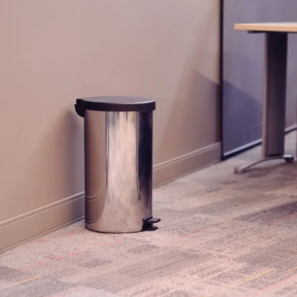 Contenedor de acero inoxidable 20 litros con tapa negra